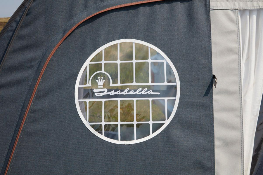 Isabella Cirrus North er det første luftforttelt med det velkendte Isabella logo i døren