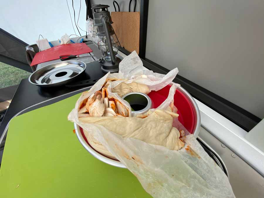 Husk at fjerne bagepapiret FØR du lægger pizzaen i formen