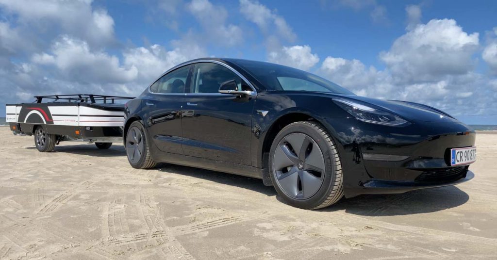 På tur med en Combi-Camp og en Tesla