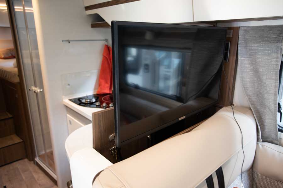 hymer b mlt 06