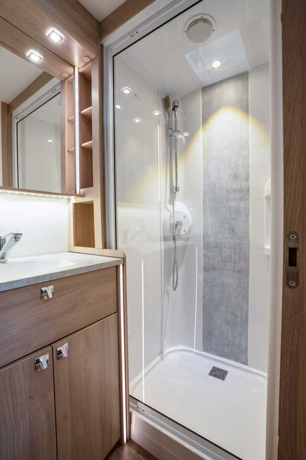 Ny brusekabine i TDL-varianten. (Royal, Crown, Imperial)
