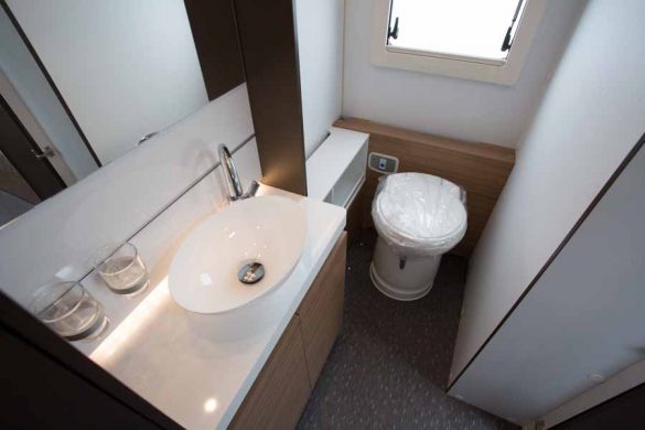 campingvogn med badeværelse - vores store toiletrum