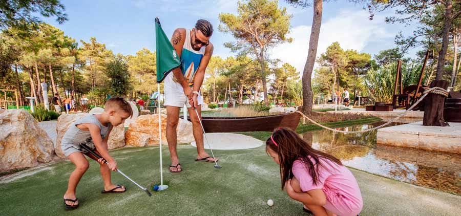 zaton holiday resort minigolf