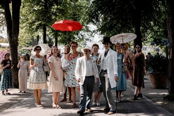 Kom med på tur rundt i Tivoli når du deltager i Vintage Garden Party i Tivoli på søndag - spis en dejlig medbragt frokost på plænen