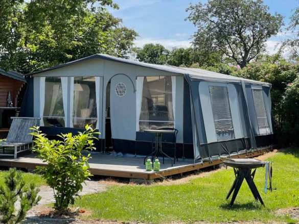 Det er muligt at leje glampingtelte på First Camp Bogense City